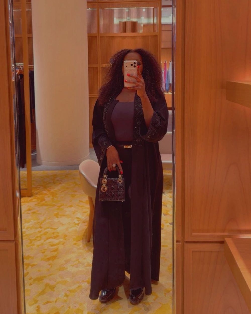 Sultana-Noir-4 Sultana-Noir-4