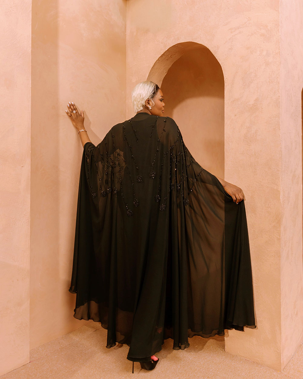 QAMAR-LUMIÈRE-CAPE-ABAYA-4