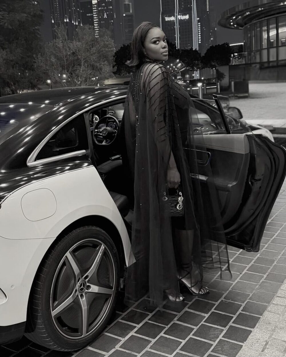 Éclat Noir Cape abaya